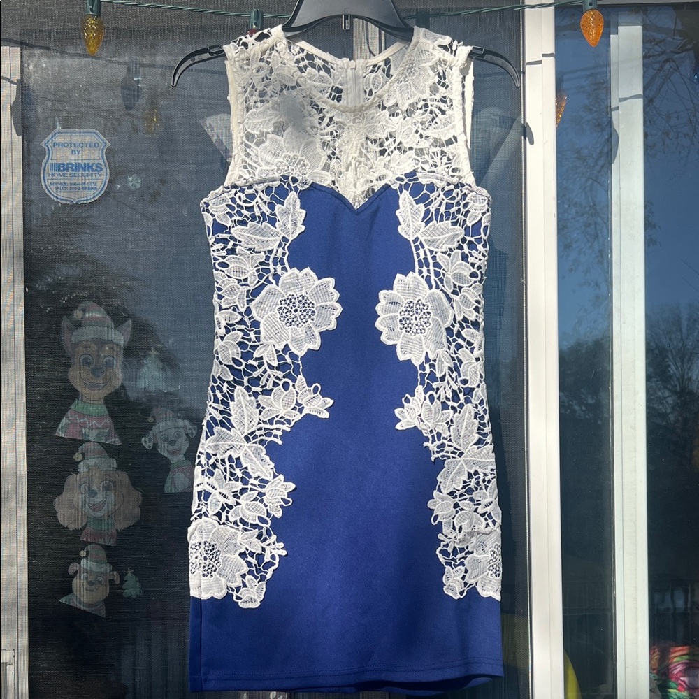 VENUS Blue and White Floral Lace Mini Dress